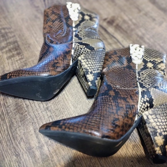 New w/Tag Original Price $129.50 (no box) INC International Concepts Boots - Picture 4 of 11